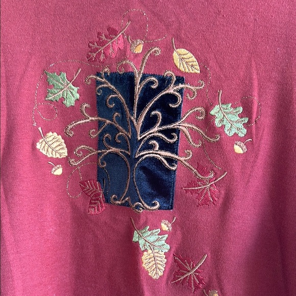 Elegant Red Embroidered Sweatshirt - Picture 4 of 10